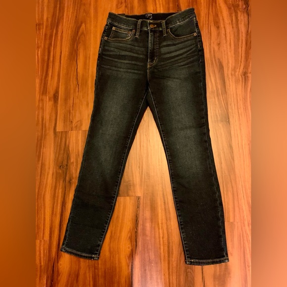 NWT J CREW 10” HIGH RISE SKINNY JEANS. MED BLUE WASH. ZIP & BUTTON FLY.